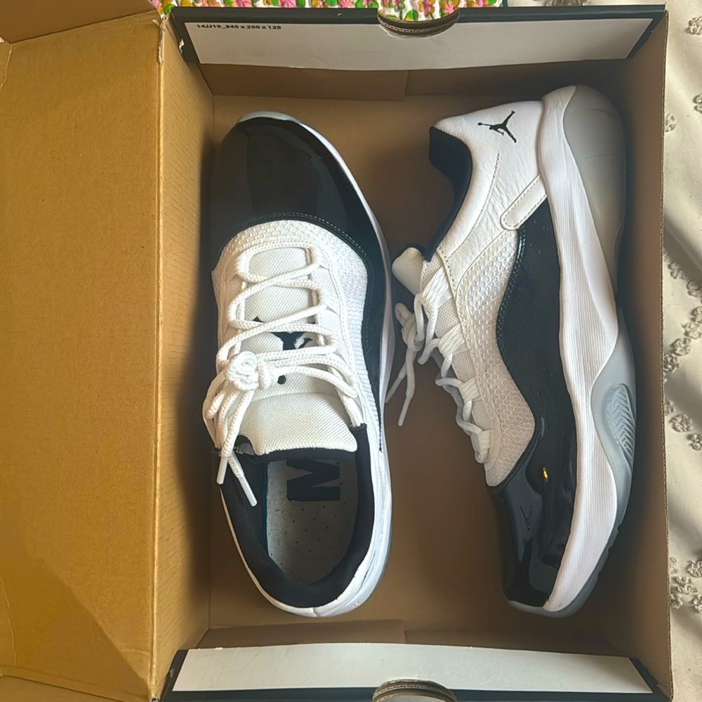Jordan 11 CMFT Low Concord